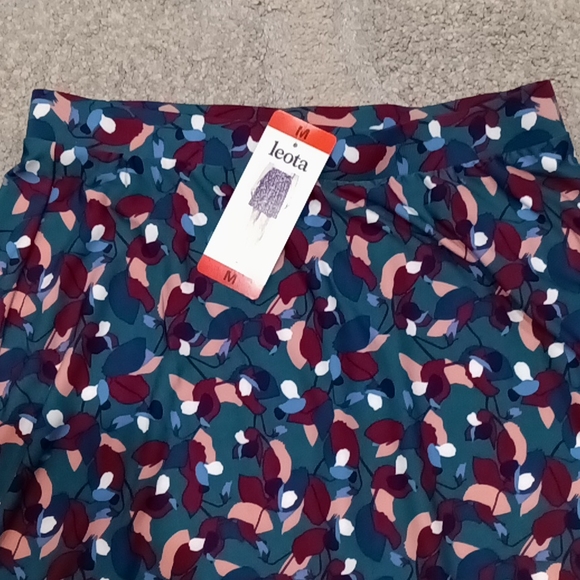 Leota Ladies Pull On Skirt - Picture 2 of 9